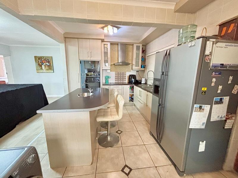 5 Bedroom Property for Sale in Bothasig Western Cape